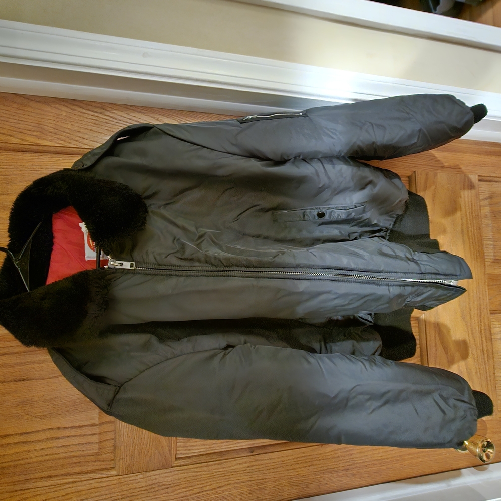 Levi's Black Bomber Jacket with Quilted Design and Water-Resistant Fabric